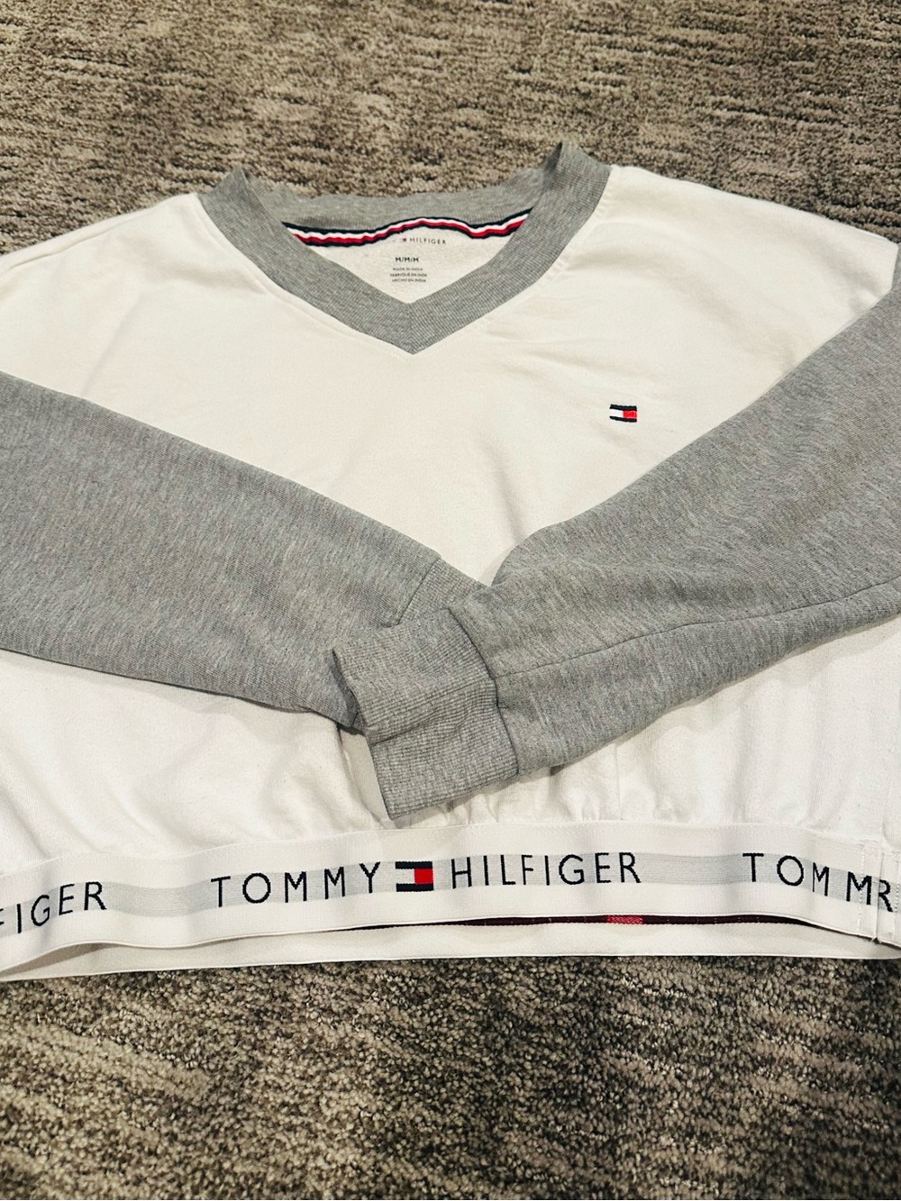 Tommy Hilfiger Women's Cropped V-Neck Long Sleeve Sweatshirt